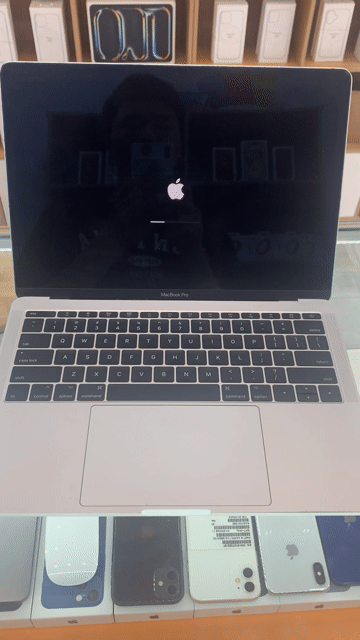 Apple MacBook Pro 2017 8GB/128GB Bạc. Mua bán Laptop tại Quận 10 Tp Hồ Chí Minh được đăng bởi Tee Huy Anh hình 1