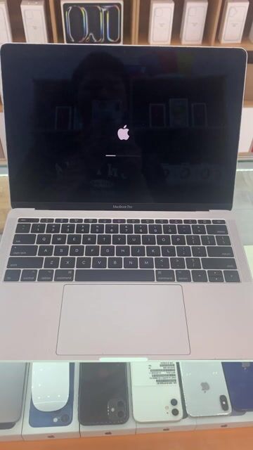 Apple MacBook Pro 2017 8GB/128GB Bạc. Mua bán Laptop tại Quận 10 Tp Hồ Chí Minh được đăng bởi Tee Huy Anh hình 1
