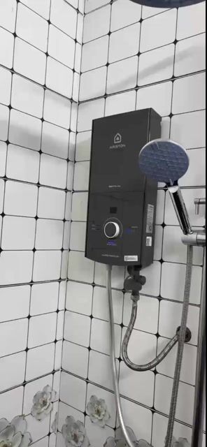 MÁY NƯỚC NÓNG Ariston AURES PREMIUM (CÒN BẢO HÀNH). Mua bán Thiết bị vệ sinh, nhà tắm tại Quận 7 Tp Hồ Chí Minh được đăng bởi Nhật Linh hình 1
