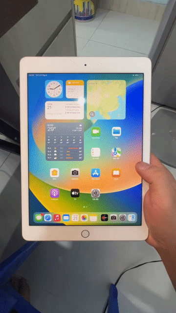 Ipad pro 9.7 32GB Wifi. Ship hỏa tốc full phụ kiện. Mua bán Máy tính bảng tại Quận Hai Bà Trưng Hà Nội được đăng bởi Đỗ Trung Hiếu hình 1