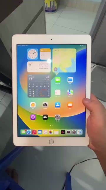 Ipad pro 9.7 32GB Wifi. Ship hỏa tốc full phụ kiện. Mua bán Máy tính bảng tại Quận Hai Bà Trưng Hà Nội được đăng bởi Đỗ Trung Hiếu hình 1