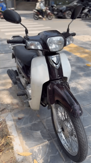 Honda Dream màu Tím trắng máy zin chạy ít. Mua bán Xe máy tại Quận Nam Từ Liêm Hà Nội được đăng bởi Minh Minh hình 1