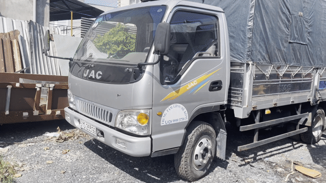 JAC 5 tấn 4.3m thùng mui bạt 2017,mới 99%. Mua bán Xe tải, xe ben tại Thành phố Thuận An Bình Dương được đăng bởi ĐẠT XE TẢI ÂN KHOA hình 1