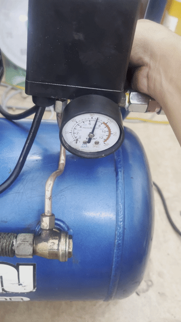 Máy nén khí Lusen 25L Xanh dương. Mua bán Đồ chuyên dụng, Giống nuôi trồng tại Quận Liên Chiểu Đà Nẵng được đăng bởi Le Thai Quoc Viet hình 1