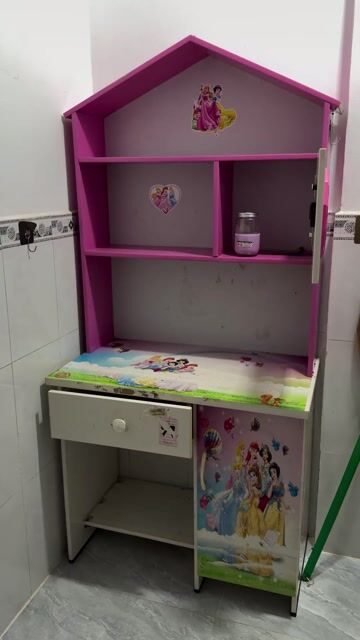 Bàn học Gỗ Trẻ em Hồng Trắng. Mua bán Bàn ghế tại Thành phố Sóc Trăng Sóc Trăng được đăng bởi Minh Phạm hình 1