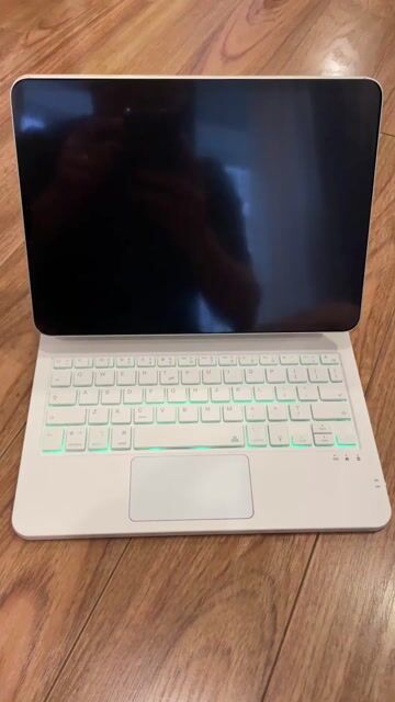 Bán iPad Pro 11 inch 128GB Wifi + 5G kèm MagicKey. Mua bán Máy tính bảng tại Quận Hai Bà Trưng Hà Nội được đăng bởi Hùng hình 1
