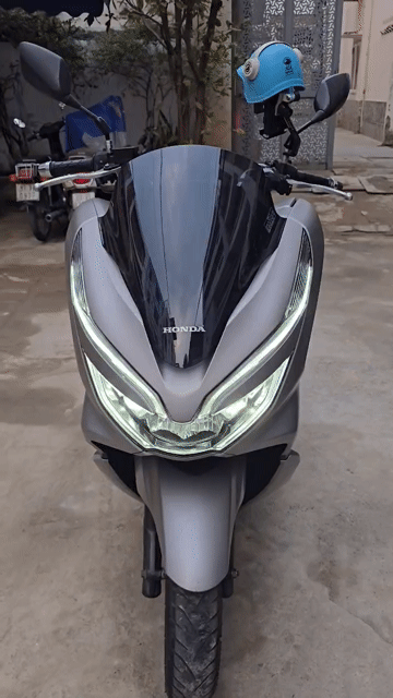 Honda PCX 150 2020 Bạc Đã sử dụng. Mua bán Xe máy tại Quận Gò Vấp Tp Hồ Chí Minh được đăng bởi NGUYỄN ANH  hình 1