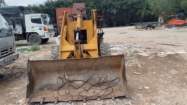 Máy xúc lật vàng. Mua bán Phương tiện khác tại Thành phố Thủ Đức Tp Hồ Chí Minh được đăng bởi Đinh Bích hình 1