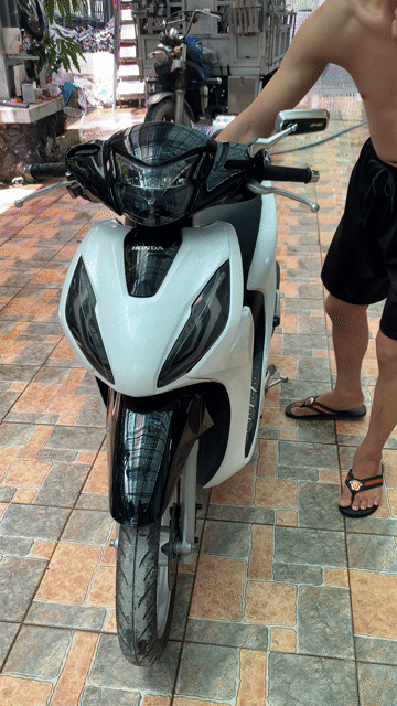 Honda Vision Trắng 47.965 km. Mua bán Xe máy tại Huyện Nhơn Trạch Đồng Nai được đăng bởi Bùi Bo hình 1