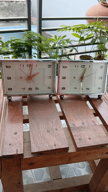 Đồng hồ để bàn Kính cong Trắng đã sử dụng. Mua bán Nội thất, đồ gia dụng khác tại Quận Ngô Quyền Hải Phòng được đăng bởi Nguoi luong thien hình 1