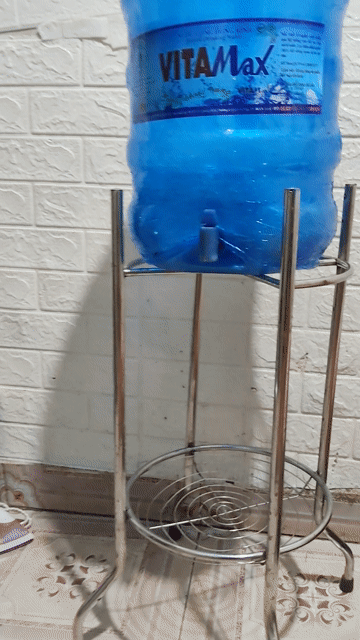 Kệ và vỏ bình nước Kim loại Bạc. Mua bán Tủ, kệ gia đình tại Quận Gò Vấp Tp Hồ Chí Minh được đăng bởi Nga 76 hình 1