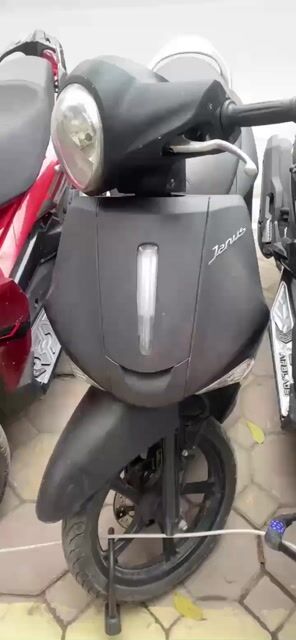 Yamaha Janus 2018 màu trắng dán đen sần. Mua bán Xe máy tại Quận Long Biên Hà Nội được đăng bởi A Lủng hình 1