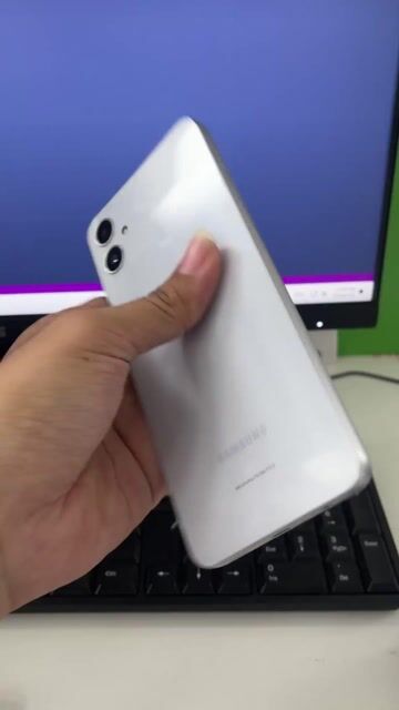 Samsung Galaxy A05 128GB Trắng. Mua bán Điện thoại tại Quận 4 Tp Hồ Chí Minh được đăng bởi Quốc Đạt 888 hình 1