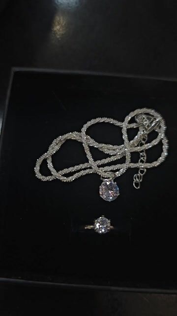 Bộ trang sức nữ bạc. Mua bán Phụ kiện thời trang khác tại Quận Hà Đông Hà Nội được đăng bởi Tran Linh hình 1