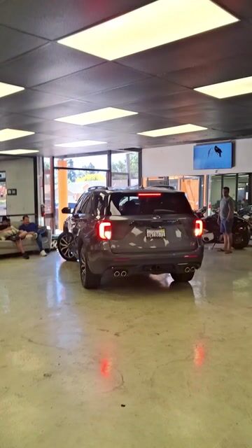 2020 Ford Explorer video thumbnail