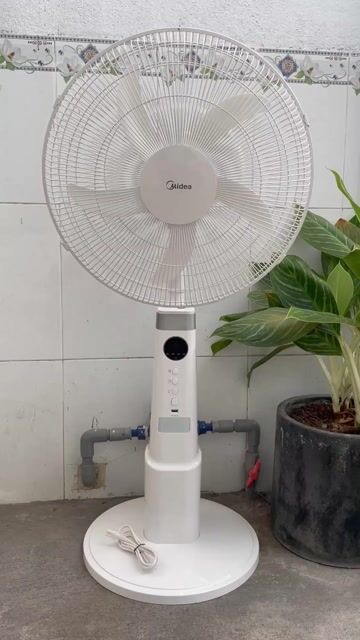 Quạt sạc điện Midea MFS180D0BPW Trắng Nam339. Mua bán Quạt tại Thành phố Thủ Dầu Một Bình Dương được đăng bởi Nam339 Bình Dương 2 hình 1