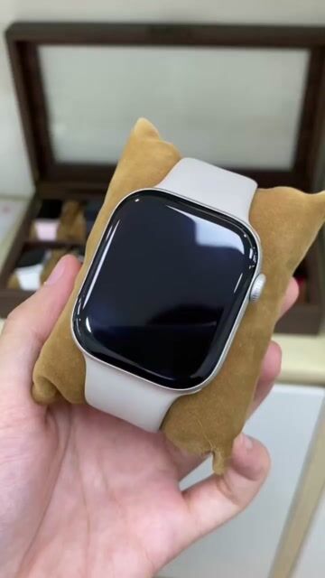 Apple Watch Series 10 46mm Bạc. Mua bán Thiết bị đeo thông minh tại Quận Tân Phú Tp Hồ Chí Minh được đăng bởi Thảo Nguyên hình 1