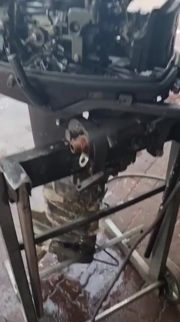 Động cơ gắn ngoài Yamaha 25HP màu đen. Mua bán Phương tiện khác tại Thị xã Phú Mỹ Bà Rịa - Vũng Tàu được đăng bởi Ngọc Tú hình 1