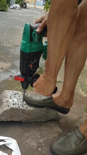 Máy khoan đục bê tông pin MỚI /MỚI. Mua bán Đồ chuyên dụng, Giống nuôi trồng tại Quận 6 Tp Hồ Chí Minh được đăng bởi May Tho hình 1