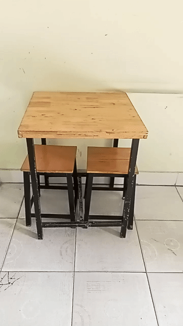 Bộ bàn ghế gỗ kim loại vuông 2 ghế. Mua bán Bàn ghế tại Quận Bình Thạnh Tp Hồ Chí Minh được đăng bởi Nguyễn Thị Thuý Hoa hình 1