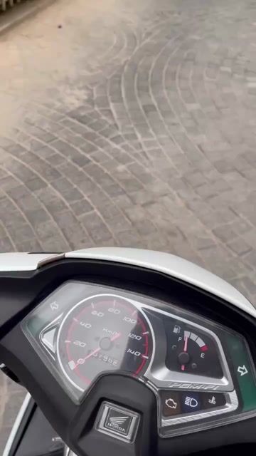 Honda Airblade 110 fi Trắng. Mua bán Xe máy tại Quận Cầu Giấy Hà Nội được đăng bởi Anh Khoa hình 1