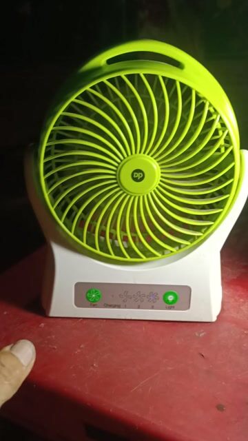 Quạt bàn Pin sạc Trẻ em Xanh lá. Mua bán Mẹ và bé tại Quận Cẩm Lệ Đà Nẵng được đăng bởi Hoàng Tôn hình 1