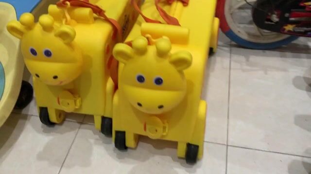 TL vali hươu xe đẩy trẻ em ngồi giá 150K. Mua bán Mẹ và bé tại Quận Phú Nhuận Tp Hồ Chí Minh được đăng bởi Phương hình 1
