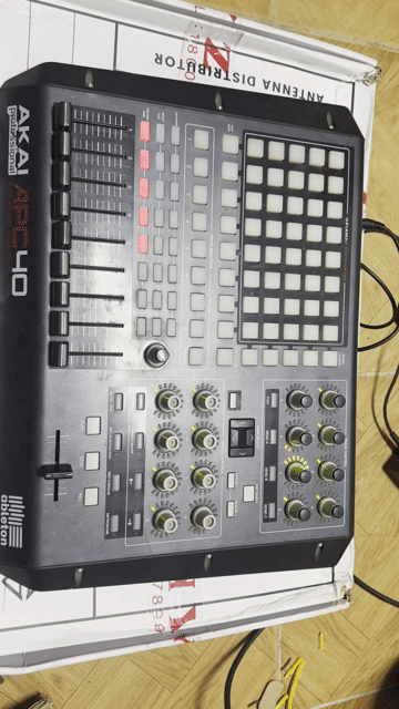Akai APC40 Bộ điều khiển MIDI Đen. Mua bán Nhạc cụ tại Quận Cầu Giấy Hà Nội được đăng bởi Luan hình 1