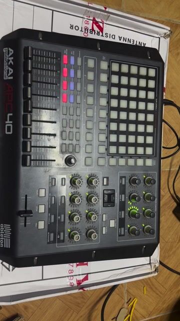 Akai APC40 Bộ điều khiển MIDI Đen. Mua bán Nhạc cụ tại Quận Cầu Giấy Hà Nội được đăng bởi Luan hình 1