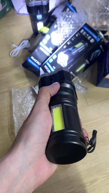 Đèn pin cầm tay COB, 4 LED. Mua bán Đèn tại Quận Liên Chiểu Đà Nẵng được đăng bởi Shop thanh lý phụ kiện hình 1