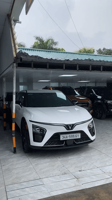 Xe điện VinFast VF7 Eco 2025 Trắng. Mua bán Ô tô tại Quận Thanh Xuân Hà Nội được đăng bởi ĐÀM HÙNG CAR  hình 1