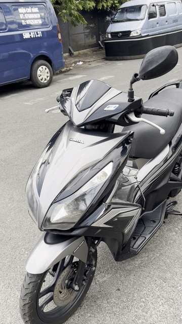 Honda Air Blade 125 fi Mắt Cú Đen Xám. Mua bán Xe máy tại Quận Tân Phú Tp Hồ Chí Minh được đăng bởi XE MÁY QUANG LẬP hình 1