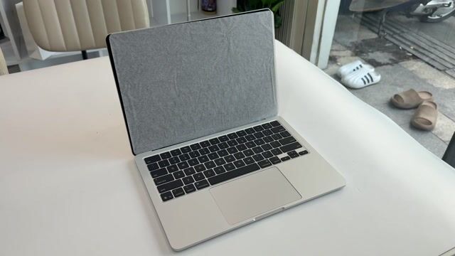 Macbook Air M4 13 inch 16GB/256GB Sliver. Mua bán Laptop tại Quận 1 Tp Hồ Chí Minh được đăng bởi Kha hình 1