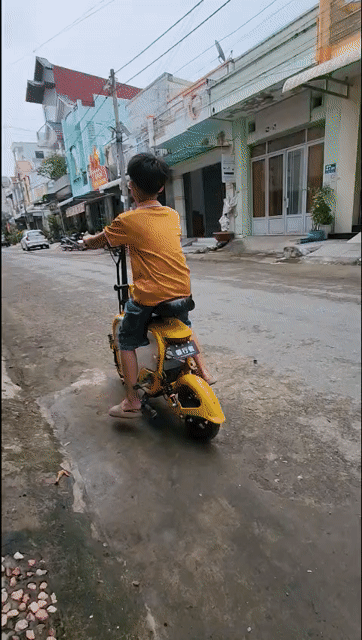 Xe điện mini Lizahe Vàng. Mua bán Phương tiện khác tại Thành phố Long Xuyên An Giang được đăng bởi Hàng cũ thanh lý hình 1