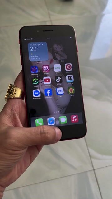 iPhone 8 Plus 64GB Đỏ. Mua bán Điện thoại tại Thị xã Tân Uyên Bình Dương được đăng bởi Anh hình 1