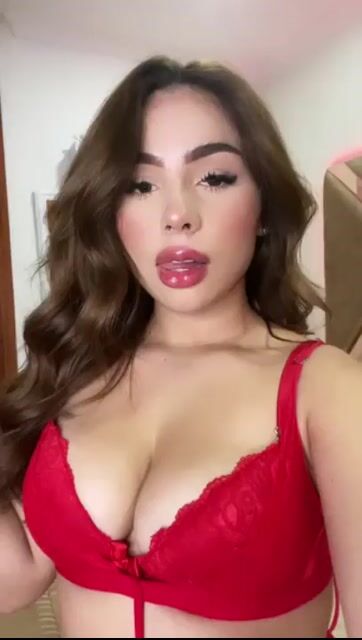 Model - Alice Clarke curvy