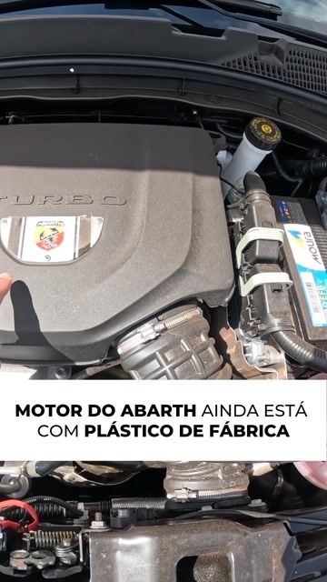 Motor do Abarth ainda está com plástico de fábrica