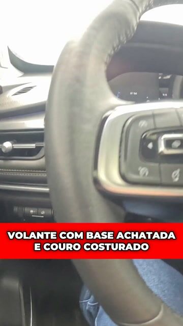 VOLANTE COM BASE ACHATADA E COURO COSTURADO