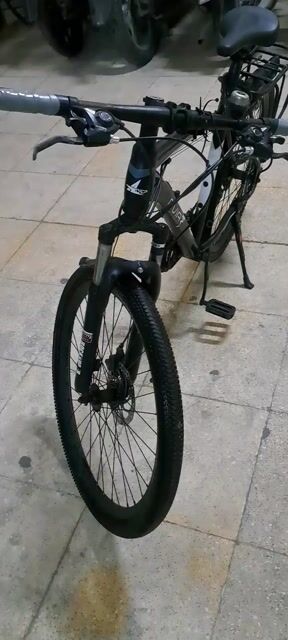 Xe đạp địa hình Đen trắng. Mua bán Xe đạp tại Quận Hoàng Mai Hà Nội được đăng bởi Lê Huy hình 1