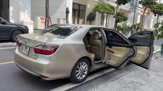 Toyota Camry 2015 2.0 D4S Vàng cát. Mua bán Ô tô tại Quận Hoàng Mai Hà Nội được đăng bởi le ha hình 1