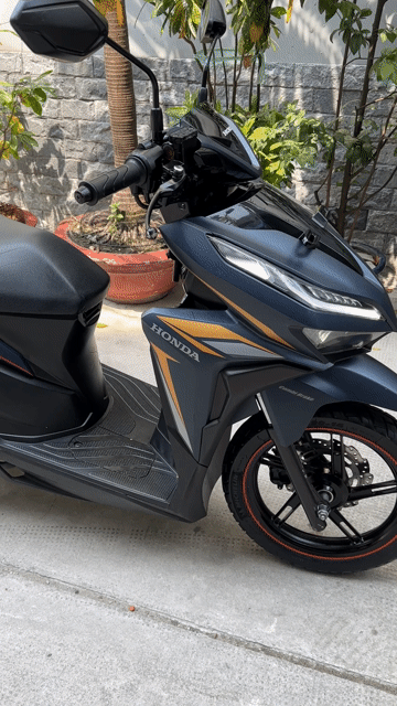 Honda Vario Xám đen 10.000 km 125cc. Mua bán Xe máy tại Quận 3 Tp Hồ Chí Minh được đăng bởi Phạm thanh Trí  hình 1
