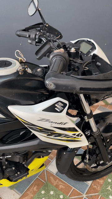 Suzuki Bandit 150 33000 km Trắng đen vàng. Mua bán Xe máy tại Quận 7 Tp Hồ Chí Minh được đăng bởi Luat hình 1