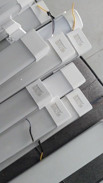 Bóng đèn LED BESNCO 40W, 100W Trắng. Mua bán Đèn tại Thành phố Thủ Đức Tp Hồ Chí Minh được đăng bởi nguyễn thanh phong hình 1