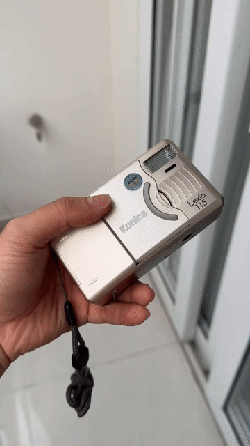 Máy ảnh Konica Lexio 115 Vàng đồng. Mua bán Máy ảnh, Máy quay tại Quận 1 Tp Hồ Chí Minh được đăng bởi Nhân hình 1