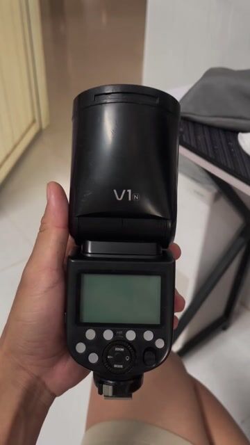 Đèn flash Godox V1 Đen. Mua bán Máy ảnh, Máy quay tại Huyện Mỏ Cày Bắc Bến Tre được đăng bởi Nguyễn Hửu Nhân hình 1