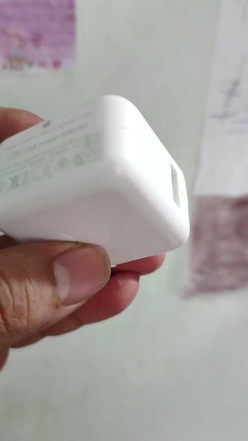 Sạc Apple A1401 12W Trắng chính hãng. Mua bán Phụ kiện (Màn hình, Chuột...) tại Quận Hải Châu Đà Nẵng được đăng bởi hieu nguyen  hình 1