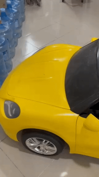 Xe ô tô điện trẻ em Porsche Cayman Vàng. Mua bán Mẹ và bé tại Thành phố Thủ Đức Tp Hồ Chí Minh được đăng bởi Tên chưa cung cấp hình 1