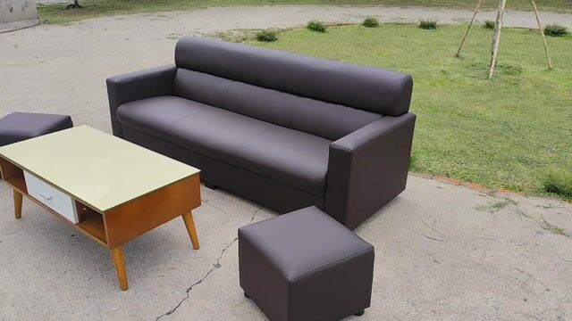 Thanh lý mẫu sofa da hàng mới tặng bàn và 2 đôn . Mua bán Bàn ghế tại Quận 12 Tp Hồ Chí Minh được đăng bởi Ngọc Thiện hình 1