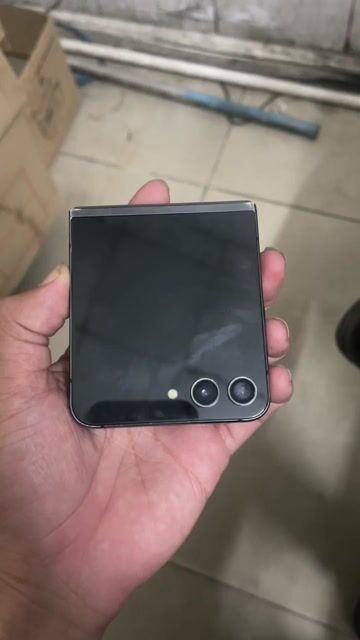 Samsung Galaxy Z Flip5 512GB Đen. Mua bán Điện thoại tại Thành phố Thủ Đức Tp Hồ Chí Minh được đăng bởi trí hình 1