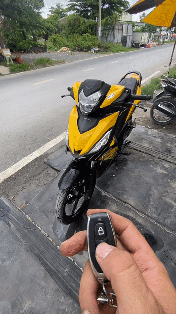 Honda Winner 2018 Vàng. Mua bán Xe máy tại Huyện Nhà Bè Tp Hồ Chí Minh được đăng bởi Thiện Thật Thà hình 1